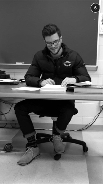 Loạt ảnh thầy gi&aacute;o si&ecirc;u đẹp trai khiến bạn ng&agrave;y n&agrave;o cũng muốn đến trường - Ảnh 1.