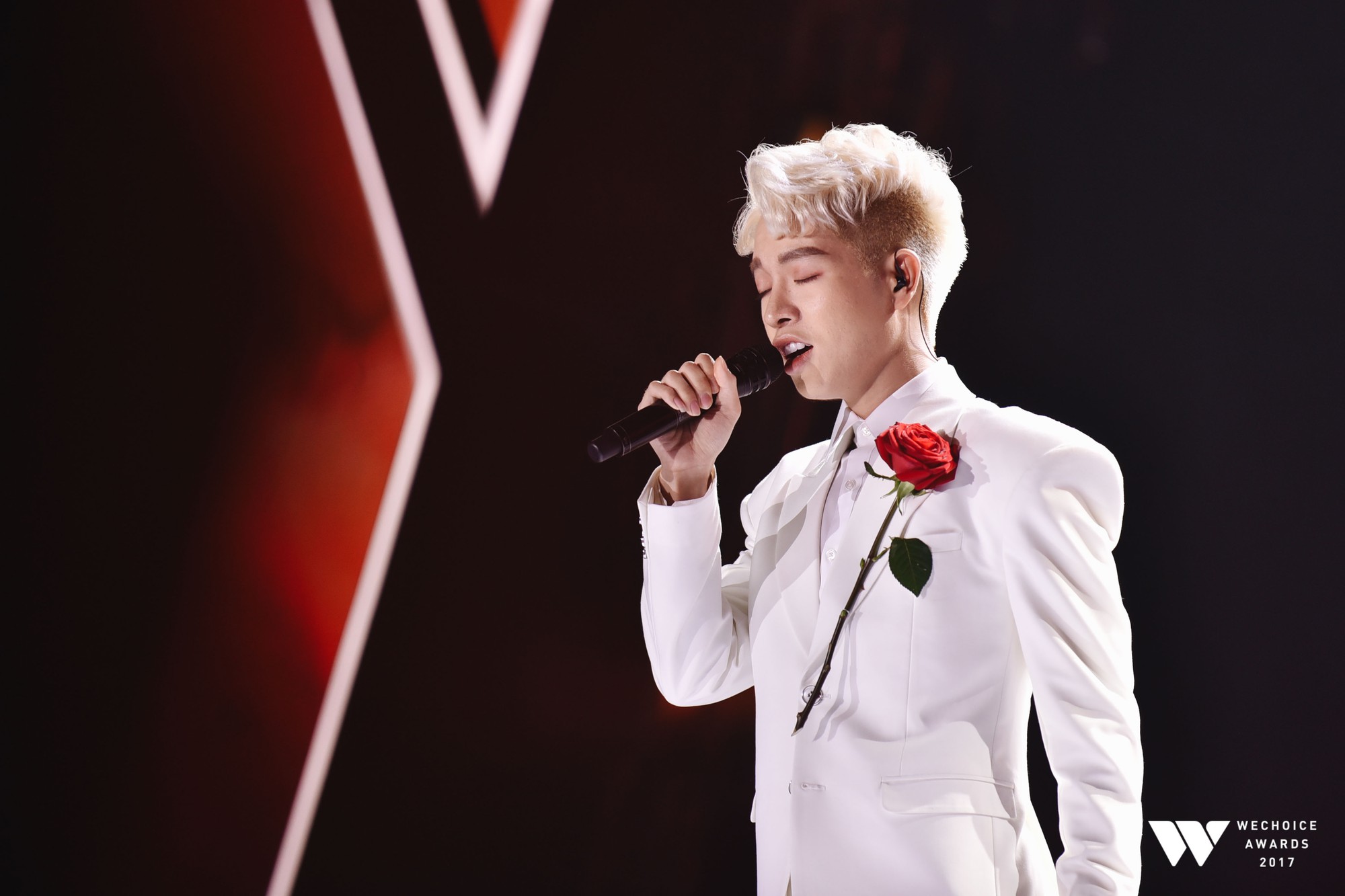 Khoảnh khắc WeChoice Awards: Đẹp nhất là khi Sơn Tùng, bé Bôm và các nghệ sĩ Việt cùng chậm lại trong dòng cảm xúc vỡ òa - Ảnh 20. Khoảnh khắc WeChoice Awards: Đẹp nhất là khi Sơn Tùng, bé Bôm và các nghệ sĩ Việt cùng chậm lại trong dòng cảm xúc vỡ òa - Ảnh 20.