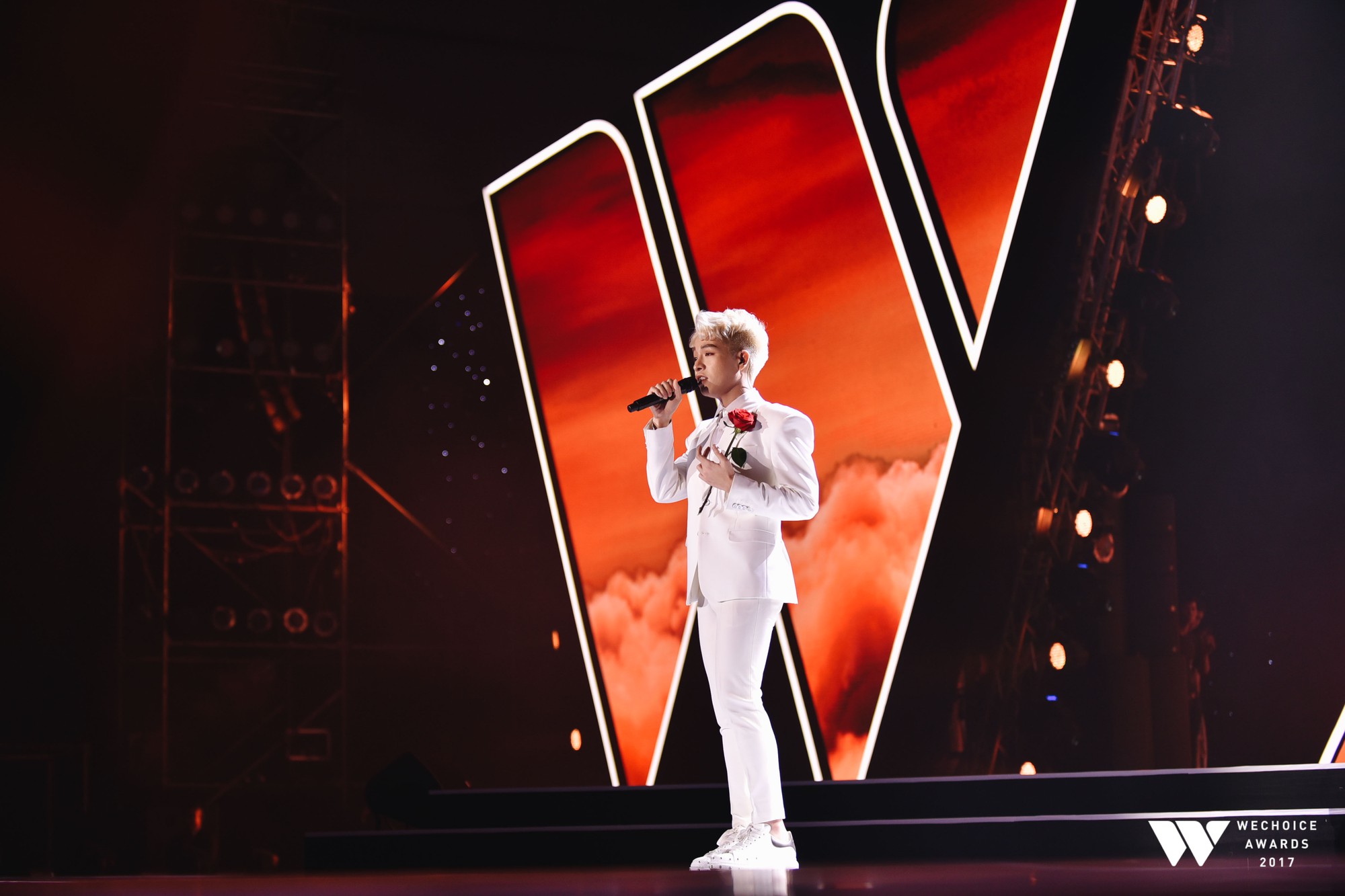 Khoảnh khắc WeChoice Awards: Đẹp nhất là khi Sơn Tùng, bé Bôm và các nghệ sĩ Việt cùng chậm lại trong dòng cảm xúc vỡ òa - Ảnh 21. Khoảnh khắc WeChoice Awards: Đẹp nhất là khi Sơn Tùng, bé Bôm và các nghệ sĩ Việt cùng chậm lại trong dòng cảm xúc vỡ òa - Ảnh 21.