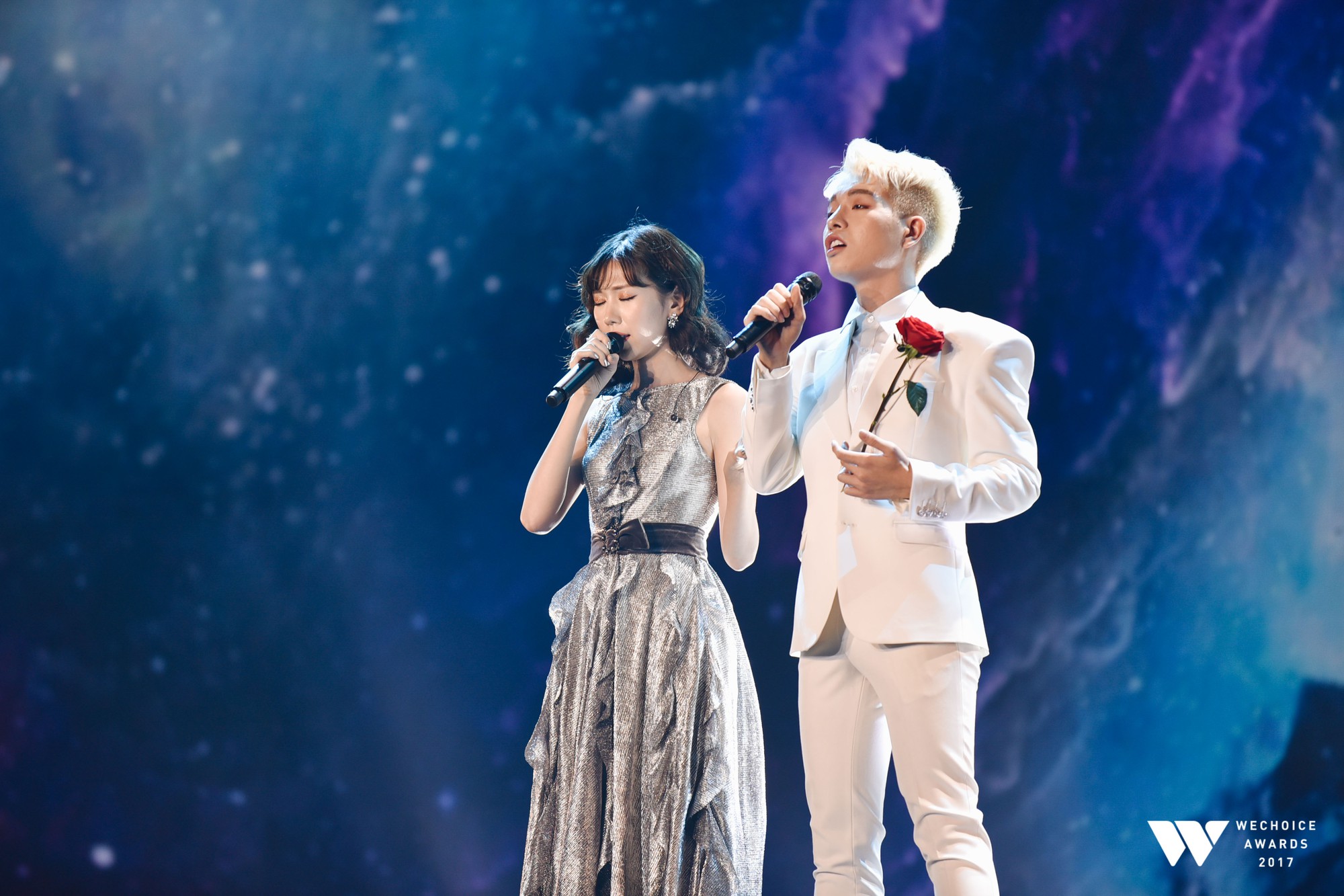 Khoảnh khắc WeChoice Awards: Đẹp nhất là khi Sơn Tùng, bé Bôm và các nghệ sĩ Việt cùng chậm lại trong dòng cảm xúc vỡ òa - Ảnh 24. Khoảnh khắc WeChoice Awards: Đẹp nhất là khi Sơn Tùng, bé Bôm và các nghệ sĩ Việt cùng chậm lại trong dòng cảm xúc vỡ òa - Ảnh 24.