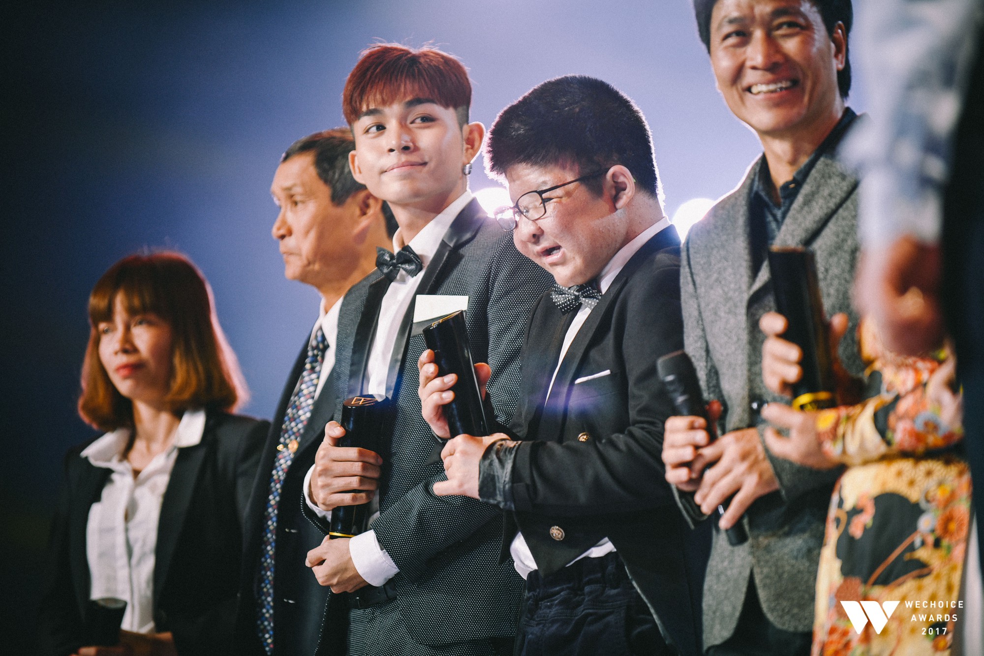 Khoảnh khắc WeChoice Awards: Đẹp nhất là khi Sơn Tùng, bé Bôm và các nghệ sĩ Việt cùng chậm lại trong dòng cảm xúc vỡ òa - Ảnh 38. Khoảnh khắc WeChoice Awards: Đẹp nhất là khi Sơn Tùng, bé Bôm và các nghệ sĩ Việt cùng chậm lại trong dòng cảm xúc vỡ òa - Ảnh 38.