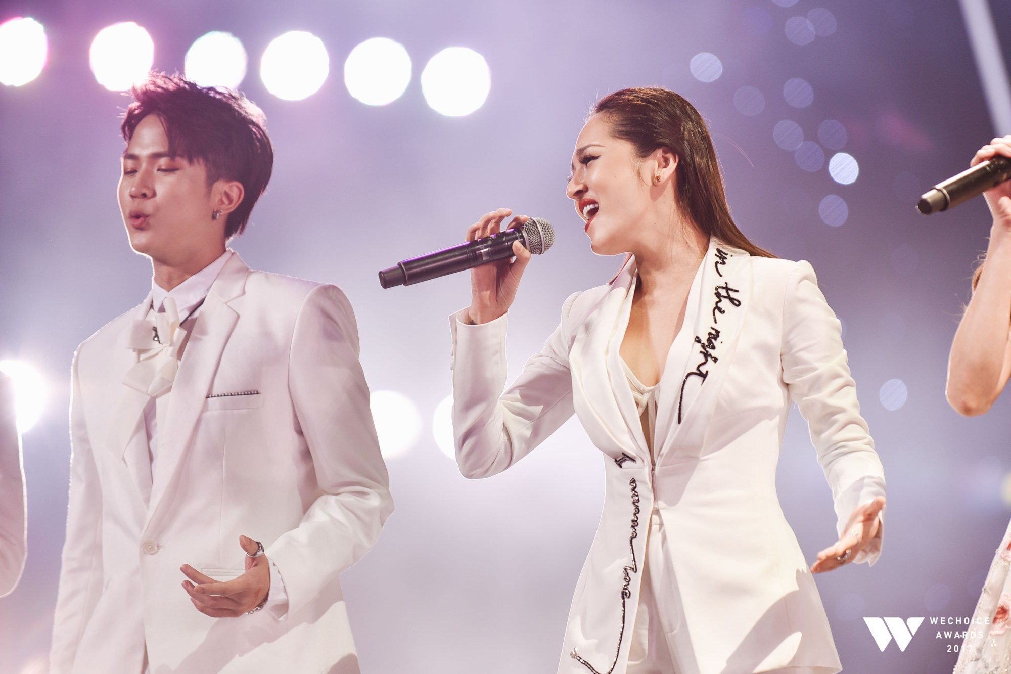 Khoảnh khắc WeChoice Awards: Đẹp nhất là khi Sơn Tùng, bé Bôm và các nghệ sĩ Việt cùng chậm lại trong dòng cảm xúc vỡ òa - Ảnh 49. Khoảnh khắc WeChoice Awards: Đẹp nhất là khi Sơn Tùng, bé Bôm và các nghệ sĩ Việt cùng chậm lại trong dòng cảm xúc vỡ òa - Ảnh 49.