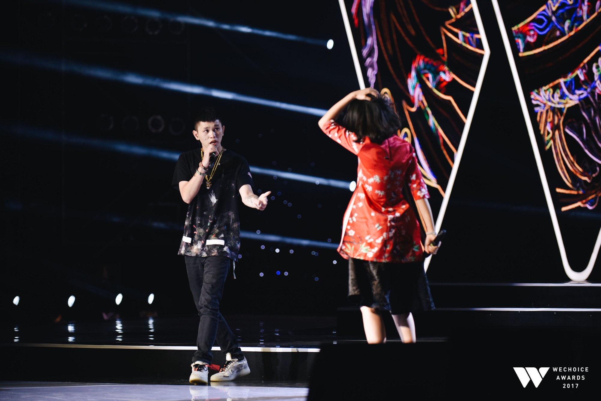 Khoảnh khắc WeChoice Awards: Đẹp nhất là khi Sơn Tùng, bé Bôm và các nghệ sĩ Việt cùng chậm lại trong dòng cảm xúc vỡ òa - Ảnh 29. Khoảnh khắc WeChoice Awards: Đẹp nhất là khi Sơn Tùng, bé Bôm và các nghệ sĩ Việt cùng chậm lại trong dòng cảm xúc vỡ òa - Ảnh 29.