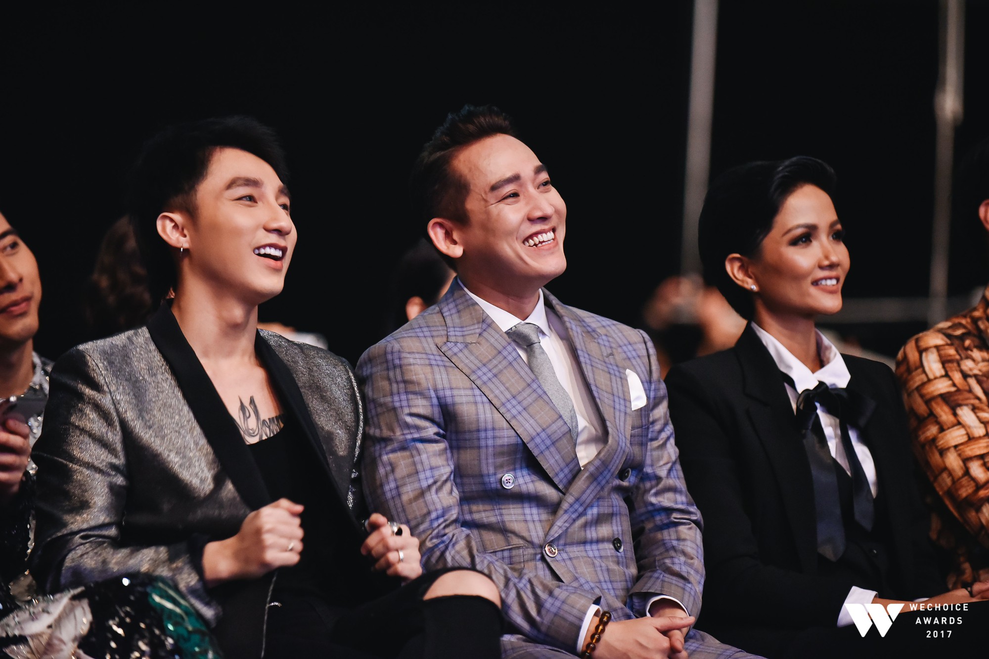 Khoảnh khắc WeChoice Awards: Đẹp nhất là khi Sơn Tùng, bé Bôm và các nghệ sĩ Việt cùng chậm lại trong dòng cảm xúc vỡ òa - Ảnh 16. Khoảnh khắc WeChoice Awards: Đẹp nhất là khi Sơn Tùng, bé Bôm và các nghệ sĩ Việt cùng chậm lại trong dòng cảm xúc vỡ òa - Ảnh 16.