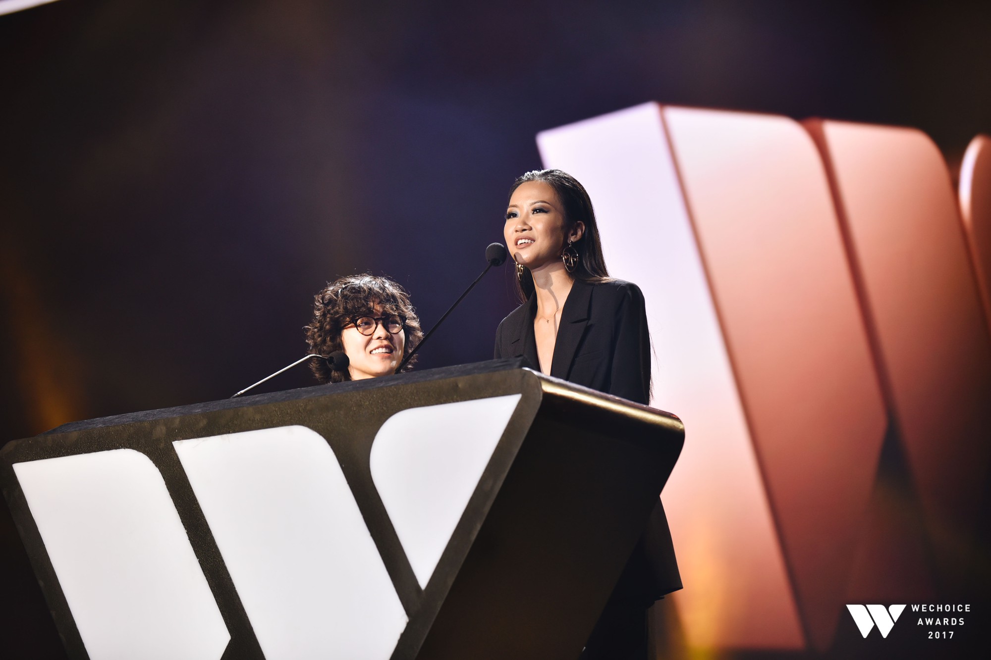 Khoảnh khắc WeChoice Awards: Đẹp nhất là khi Sơn Tùng, bé Bôm và các nghệ sĩ Việt cùng chậm lại trong dòng cảm xúc vỡ òa - Ảnh 25. Khoảnh khắc WeChoice Awards: Đẹp nhất là khi Sơn Tùng, bé Bôm và các nghệ sĩ Việt cùng chậm lại trong dòng cảm xúc vỡ òa - Ảnh 25.
