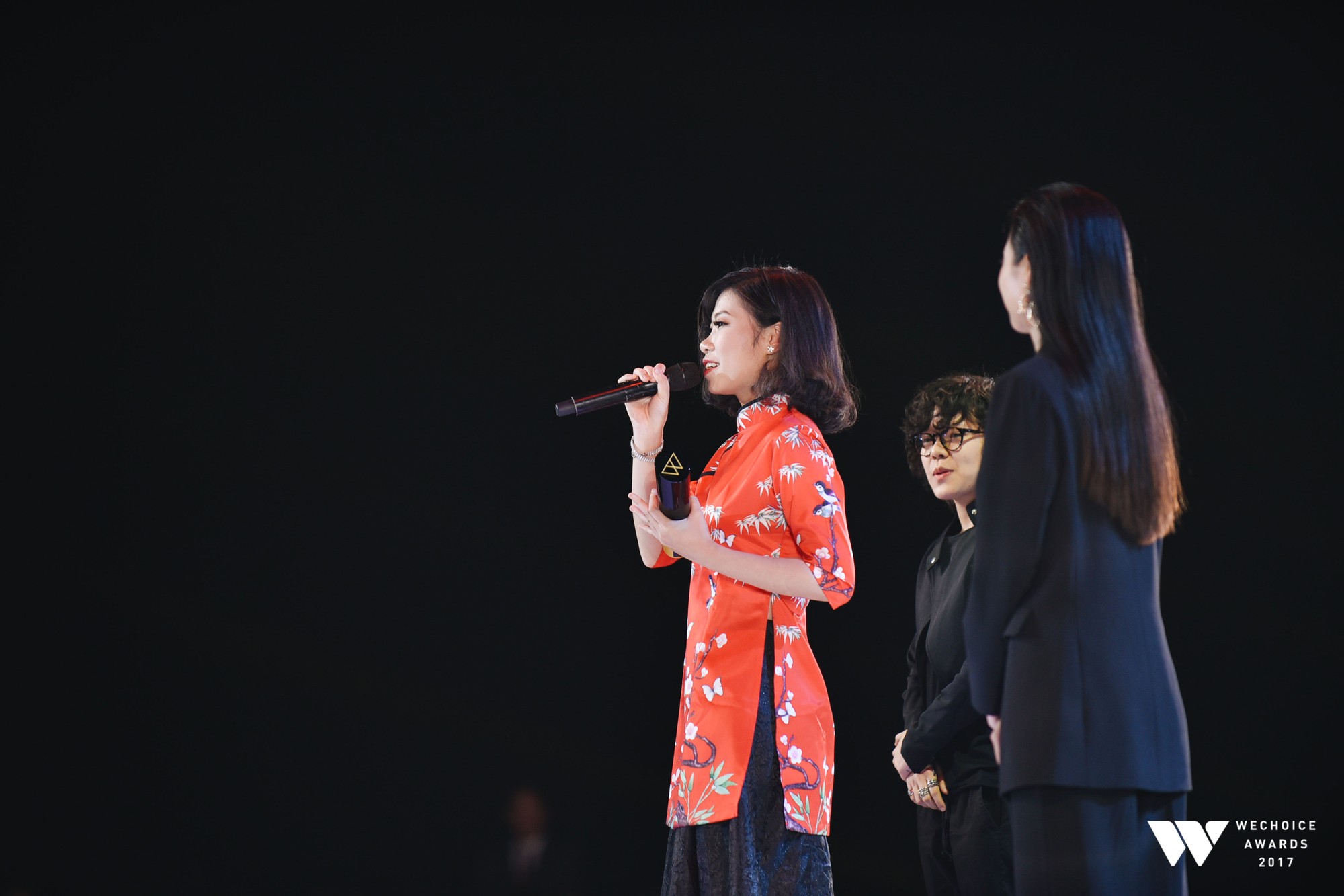 Khoảnh khắc WeChoice Awards: Đẹp nhất là khi Sơn Tùng, bé Bôm và các nghệ sĩ Việt cùng chậm lại trong dòng cảm xúc vỡ òa - Ảnh 27. Khoảnh khắc WeChoice Awards: Đẹp nhất là khi Sơn Tùng, bé Bôm và các nghệ sĩ Việt cùng chậm lại trong dòng cảm xúc vỡ òa - Ảnh 27.