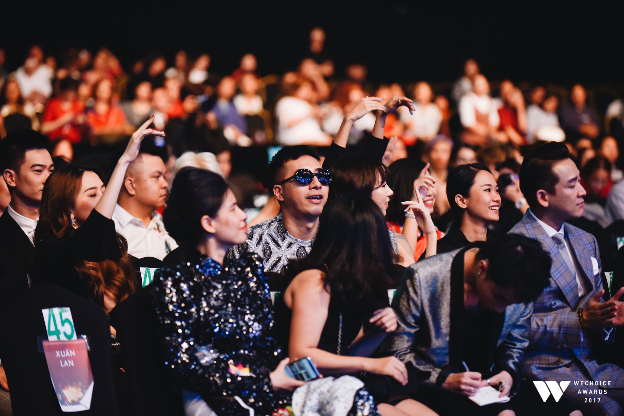 Khoảnh khắc WeChoice Awards: Đẹp nhất là khi Sơn Tùng, bé Bôm và các nghệ sĩ Việt cùng chậm lại trong dòng cảm xúc vỡ òa - Ảnh 44. Khoảnh khắc WeChoice Awards: Đẹp nhất là khi Sơn Tùng, bé Bôm và các nghệ sĩ Việt cùng chậm lại trong dòng cảm xúc vỡ òa - Ảnh 44.