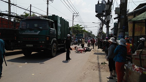 Đi mua hoa dự hội xuân cuối năm, một học sinh trung học phổ thông ở Sài Gòn bị xe rác cán tử vong - Ảnh 2.