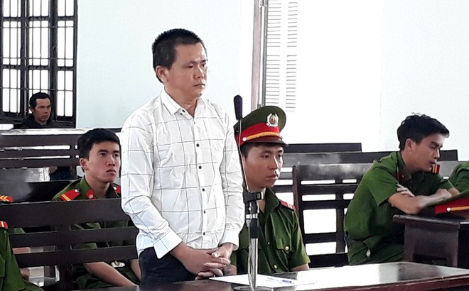 D&ugrave;ng b&uacute;a đập v&agrave;o đầu vợ tử vong rồi tự s&aacute;t 4 lần kh&ocirc;ng chết - Ảnh 1.