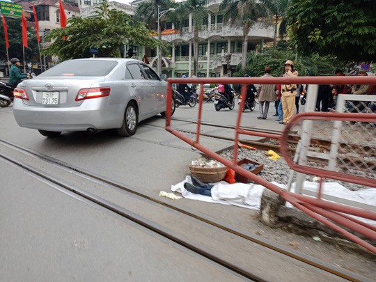 Tàu hỏa tông chết người đàn ông trước công viên Thống Nhất - Ảnh 2.