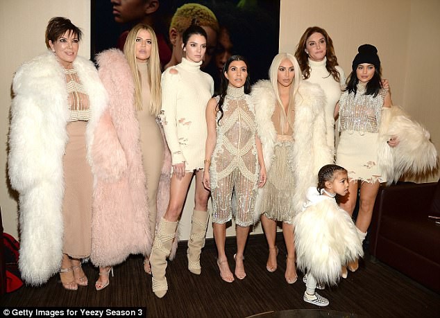 Kylie Jenner chính thức thành mỹ nhân giàu nhất nhà Kardashian với đế chế trị giá 8.700 tỷ đồng - Ảnh 3.