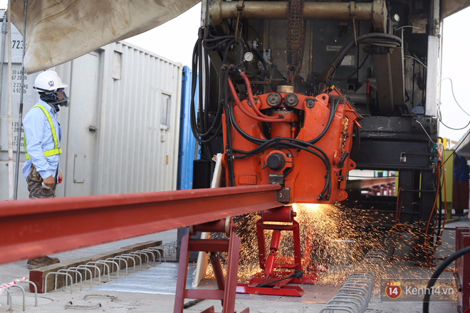 Chùm ảnh: Hơn 2,5km đường ray tàu trên cao tuyến Metro Bến Thành - Suối Tiên ở Sài Gòn đã hoàn thành - Ảnh 2. Chùm ảnh: Hơn 2,5km đường ray tàu trên cao tuyến Metro Bến Thành - Suối Tiên ở Sài Gòn đã hoàn thành - Ảnh 2.