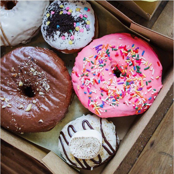 9 thương hiệu bánh Donut ngon ở Mỹ được giới trẻ chia sẻ cực nhiều trên Instagram - Ảnh 1.