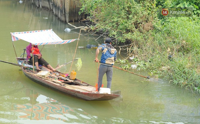 Nghệ An: Vừa ph&oacute;ng sinh đ&atilde; bị vợt c&aacute; ngay trước mắt, người d&acirc;n bất lực đứng nh&igrave;n - Ảnh 9.