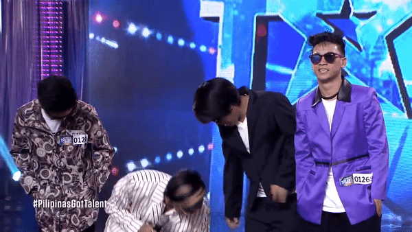 4 chàng trai gây sốc khi khỏa thân, quấn độc 1 chiếc khăn tắm trên sân khấu Got Talent - Ảnh 1.