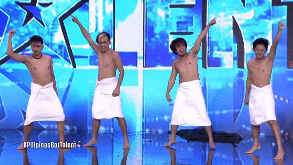 4 chàng trai gây sốc khi khỏa thân, quấn độc 1 chiếc khăn tắm trên sân khấu Got Talent - Ảnh 3.