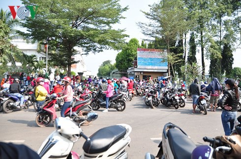 Sát Tết, hàng nghìn công nhân vây công ty đòi lương ở Đồng Nai - Ảnh 1.