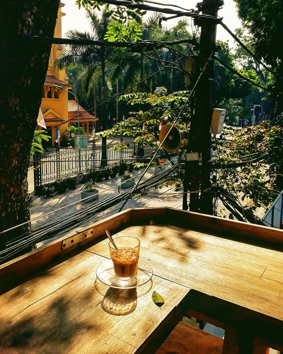 Tránh rét trong những ngày Hà Nôi lạnh chết đi được ở 4 quán cafe rất xinh - Ảnh 10.