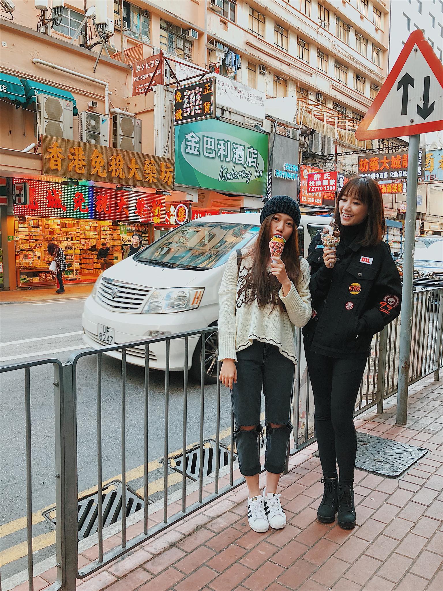 Trấn Thành còn có một cô em gái 19 tuổi xinh xắn chẳng kém gì hot girl! - Ảnh 4. Trấn Thành còn có một cô em gái 19 tuổi xinh xắn chẳng kém gì hot girl! - Ảnh 4.