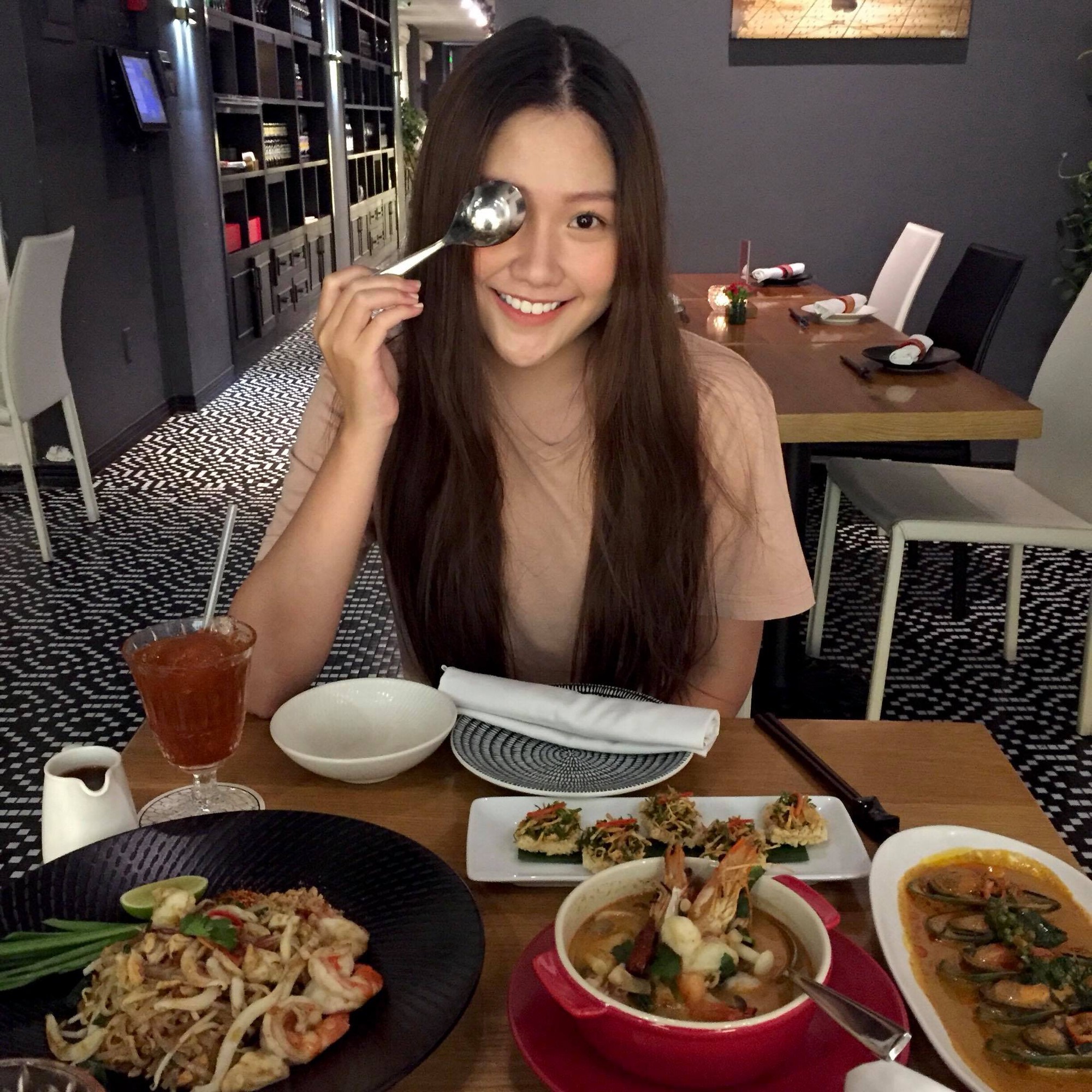 Trấn Thành còn có một cô em gái 19 tuổi xinh xắn chẳng kém gì hot girl! - Ảnh 7. Trấn Thành còn có một cô em gái 19 tuổi xinh xắn chẳng kém gì hot girl! - Ảnh 7.