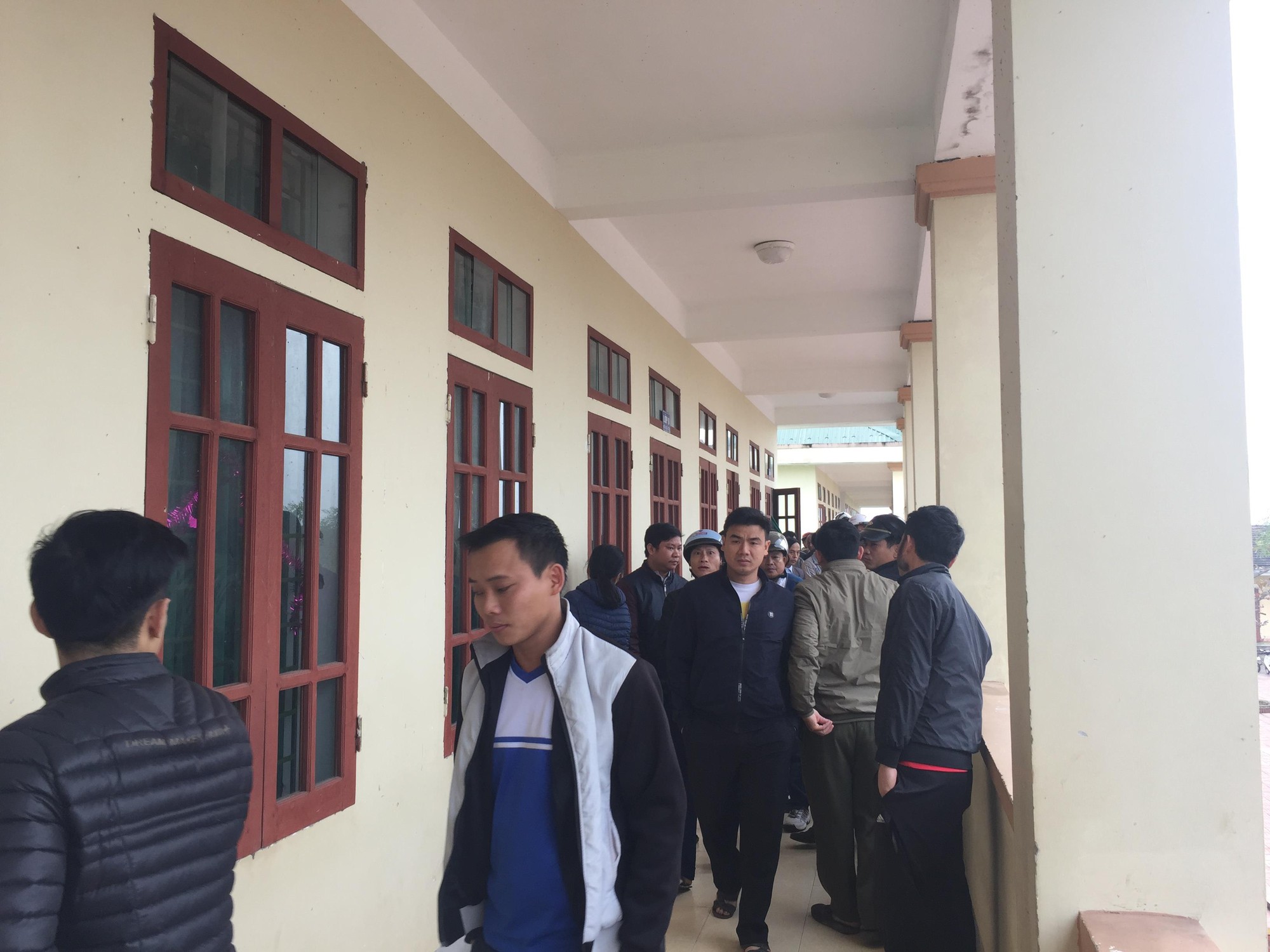 Để lại thư tuyệt mệnh, nữ sinh lớp 7 treo cổ tự tử ngay trong lớp học - Ảnh 2. Để lại thư tuyệt mệnh, nữ sinh lớp 7 treo cổ tự tử ngay trong lớp học