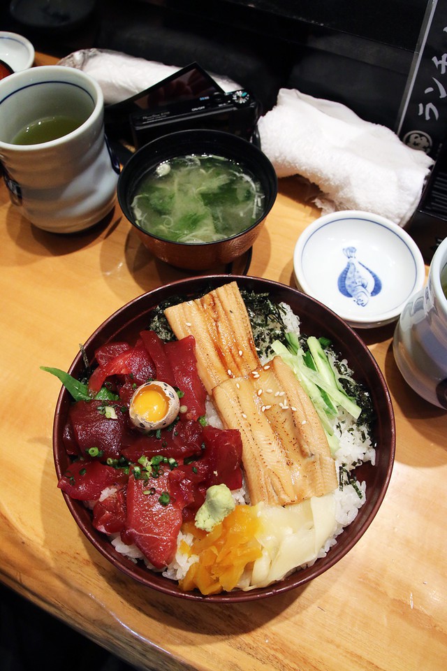 Blogger nổi tiếng Mark Wiens chia sẻ h&agrave;nh tr&igrave;nh kh&aacute;m ph&aacute; qu&aacute;n sushi cực ngon ở Tokyo - Ảnh 4.
