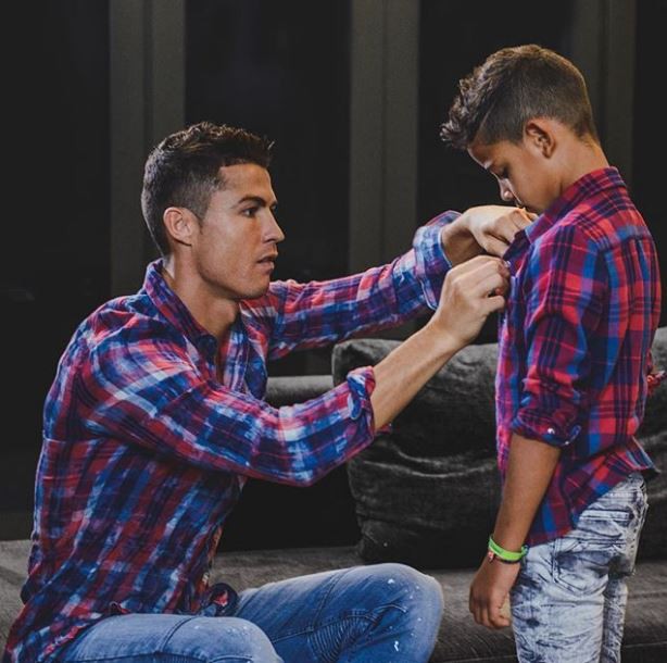 Không chỉ hưởng gen đá bóng từ bố, con trai Ronaldo còn cực sành thời trang - Ảnh 4.