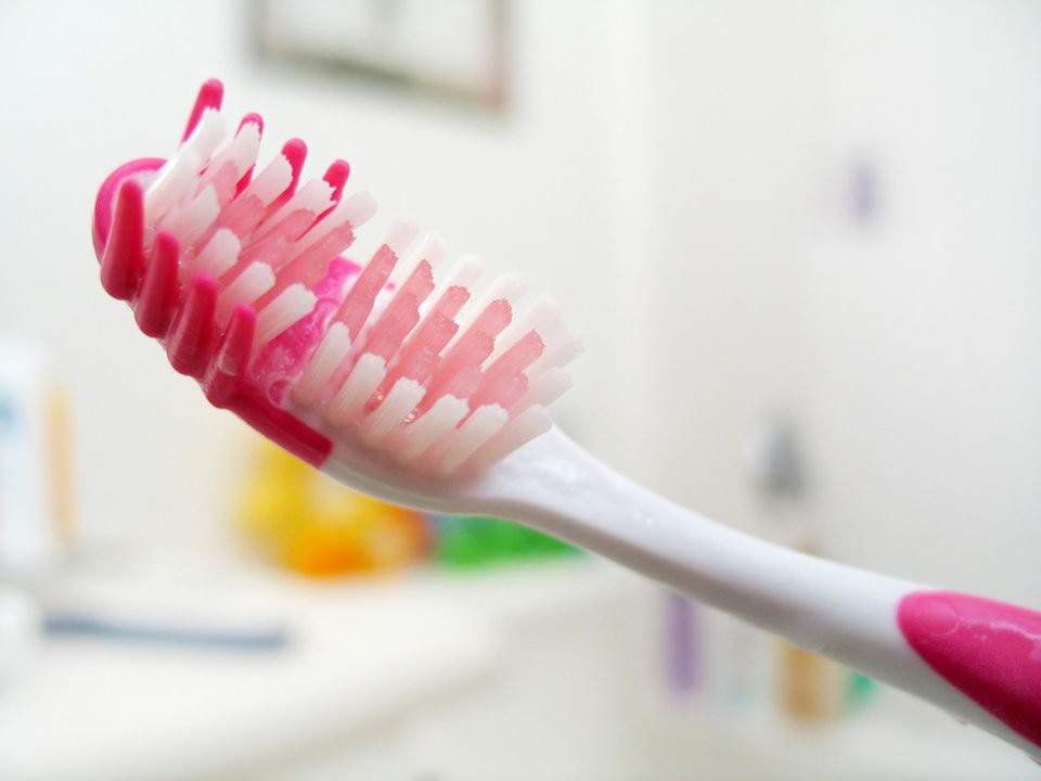 Chải răng tưởng chừng là việc đơn giản, ấy vậy mà hầu hết chúng ta vẫn mắc phải những lỗi này - Ảnh 5. Chải răng tưởng chừng là việc đơn giản, ấy vậy mà hầu hết chúng ta vẫn mắc phải những lỗi này - Ảnh 5.