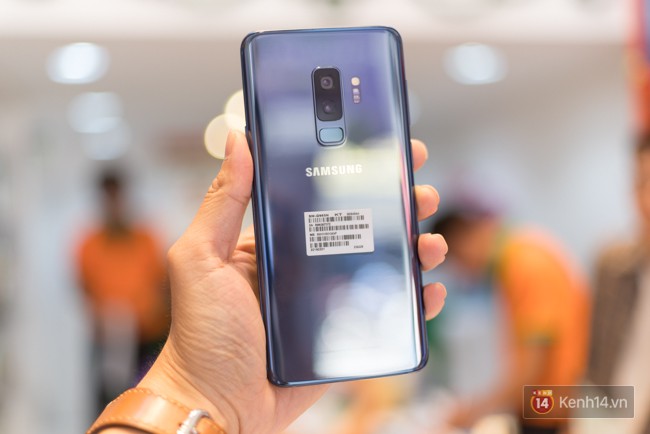 Cận cảnh Galaxy S9+ Xanh San h&ocirc;: Vừa sang trọng, vừa biến đổi được m&agrave;u như Note8 t&iacute;m kh&oacute;i - Ảnh 6.