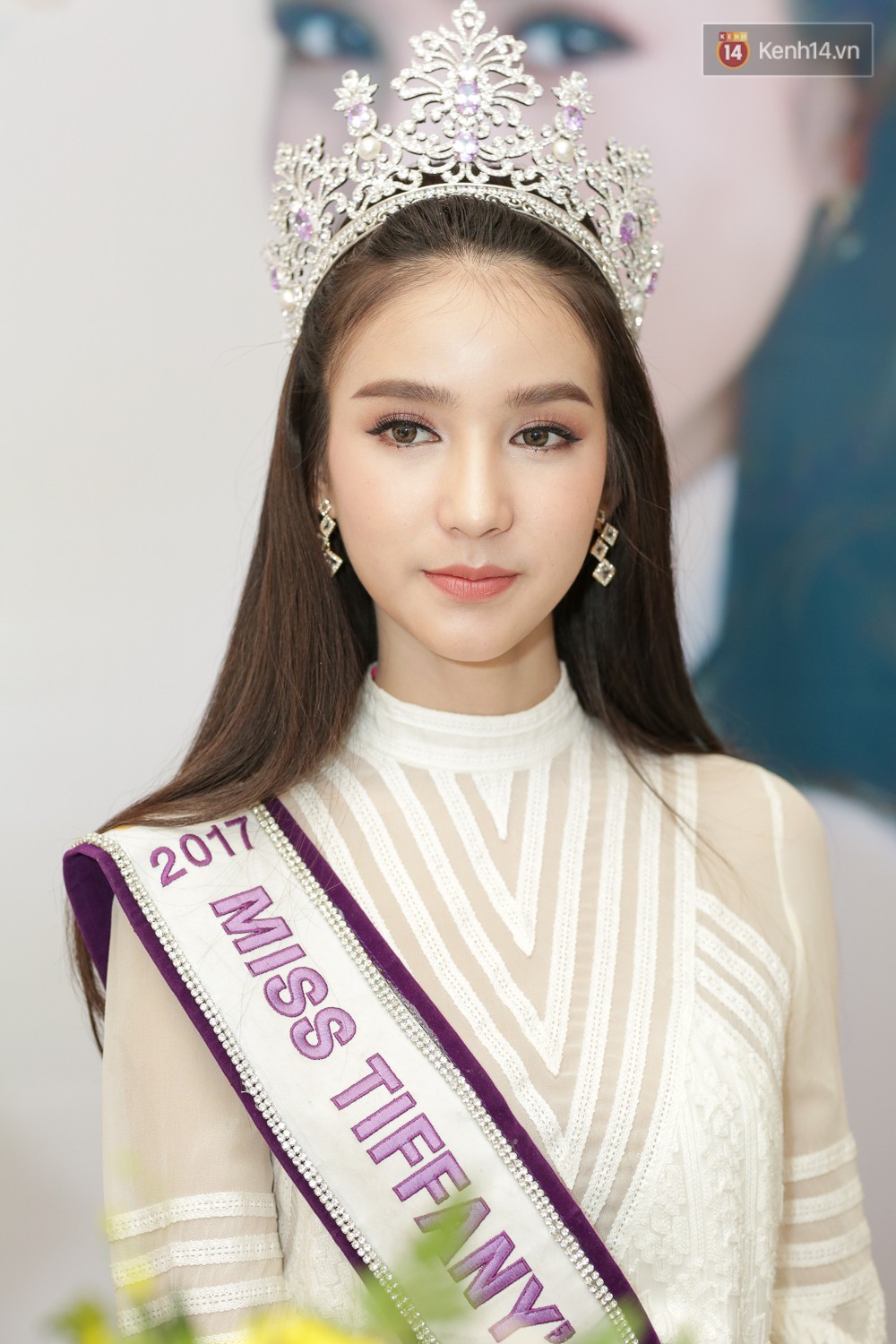 Đối thủ nặng ký Yoshi Rinrada chúc mừng Tân Hoa hậu Hương Giang - Ảnh 2.