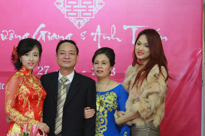 Chân dung chị gái ruột sở hữu nhan sắc xinh đẹp của Hoa hậu Chuyển giới Quốc tế Hương Giang - Ảnh 1.