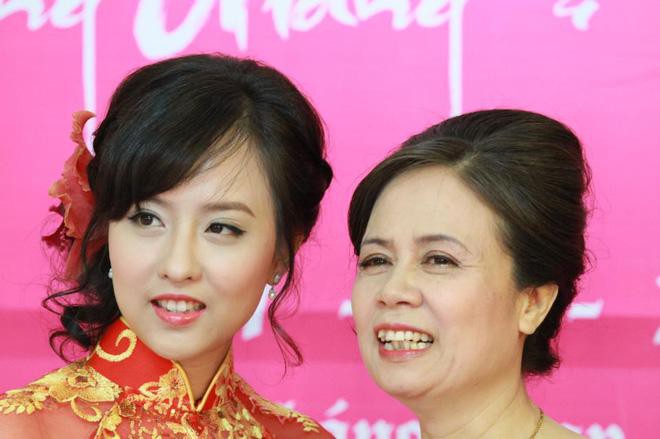 Chân dung chị gái ruột sở hữu nhan sắc xinh đẹp của Hoa hậu Chuyển giới Quốc tế Hương Giang - Ảnh 2.