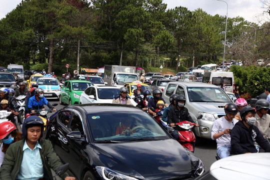 Đ&agrave; Lạt b&acirc;y giờ lắm tiếng thở than: C&aacute;i chết của du lịch b&igrave;nh d&acirc;n - Ảnh 2.