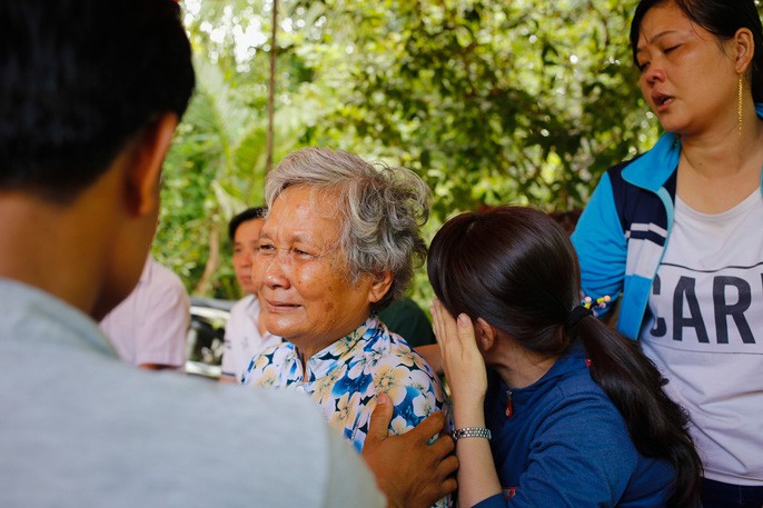 Vụ nổ bồn cầu: Đám tang thắt lòng người miền Tây! - Ảnh 3. Vụ nổ bồn cầu: Đám tang thắt lòng người miền Tây! - Ảnh 3.