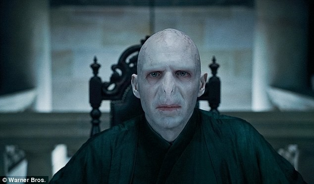 Voldemort (Harry Potter) đi massage Thái lúc nửa đêm nhưng không mang đủ tiền thanh toán - Ảnh 9.