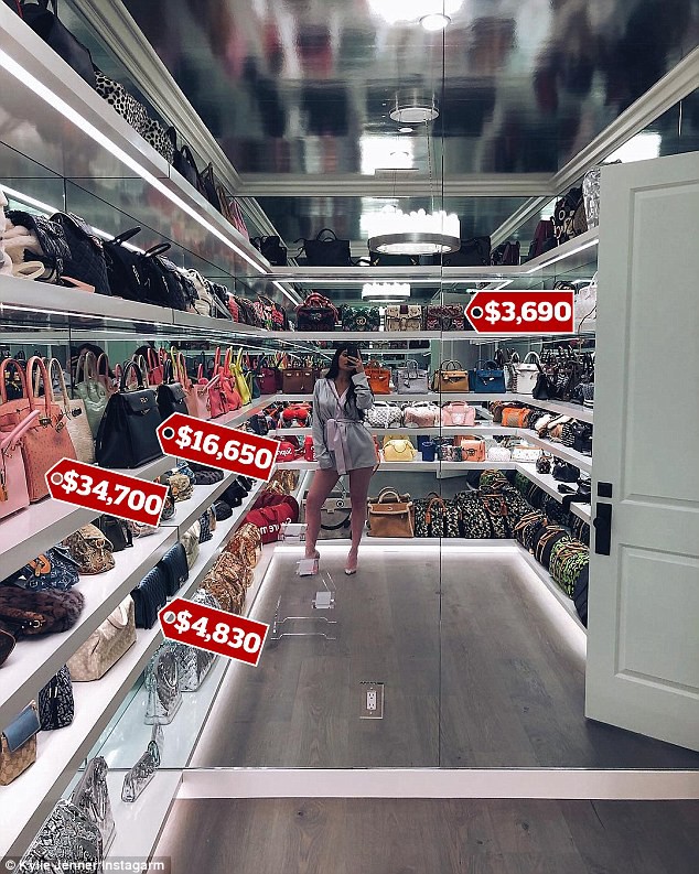 Đẳng cấp giàu có của Kylie Jenner ở tuổi 20: Chỉ bộ sưu tập túi xách đã có giá tới 22 tỷ đồng! - Ảnh 1.