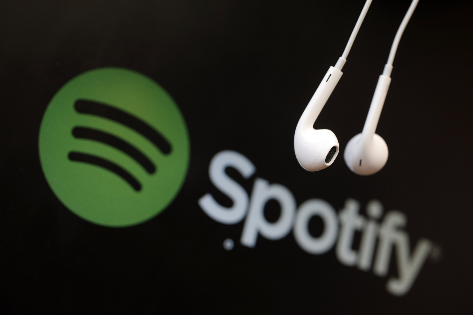 Vì sao không nên tiếc tiền mà hãy bỏ ngay 59 nghìn ra để mua Spotify Premium? - Ảnh 1. Vì sao không nên tiếc tiền mà hãy bỏ ngay 59 nghìn ra để mua Spotify Premium? - Ảnh 1.