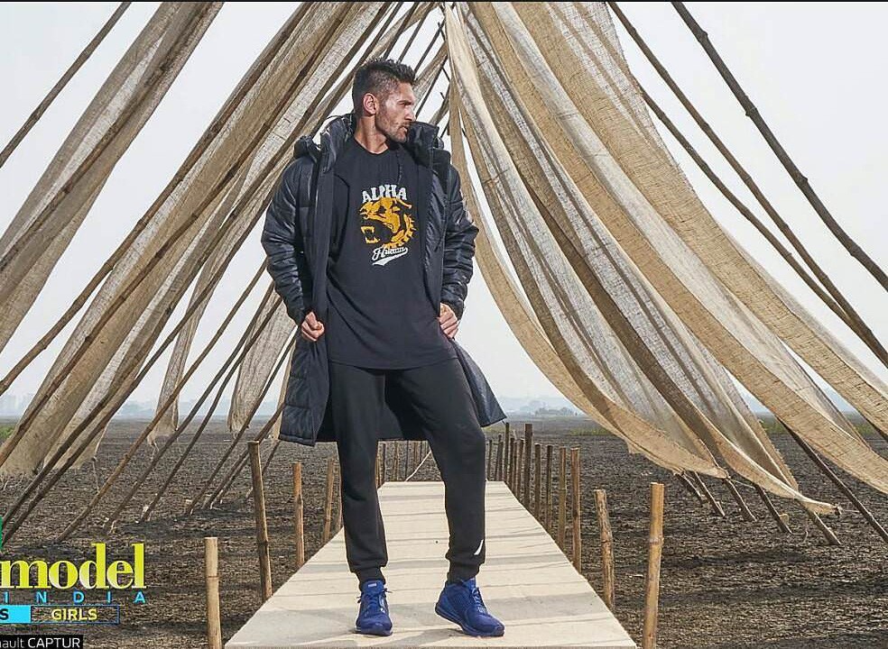 Next Top Ấn Độ cho thí sinh chụp hình catwalk giữa đồng ruộng - Ảnh 6. Next Top Ấn Độ cho thí sinh chụp hình catwalk giữa đồng ruộng - Ảnh 6.