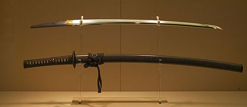 3 thanh kiếm huyền thoại vừa lạ vừa quen trong lịch sử Nhật Bản - Ảnh 2.