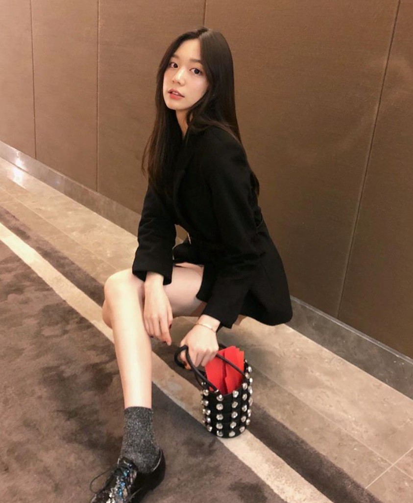 Ái nữ 18 tuổi xinh đẹp, cao 1m74 của ông trùm xe sang nổi tiếng Trung Quốc - Ảnh 5. Ái nữ 18 tuổi xinh đẹp, cao 1m74 của ông trùm xe sang nổi tiếng Trung Quốc - Ảnh 5.