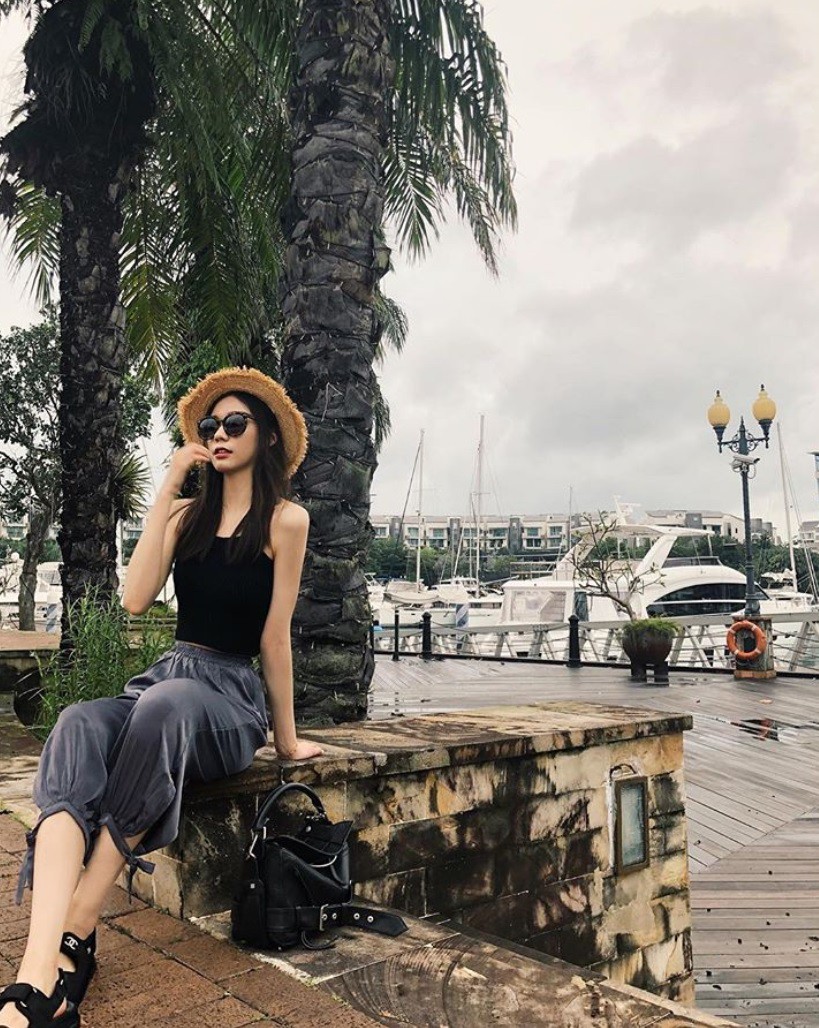Ái nữ 18 tuổi xinh đẹp, cao 1m74 của ông trùm xe sang nổi tiếng Trung Quốc - Ảnh 6. Ái nữ 18 tuổi xinh đẹp, cao 1m74 của ông trùm xe sang nổi tiếng Trung Quốc - Ảnh 6.