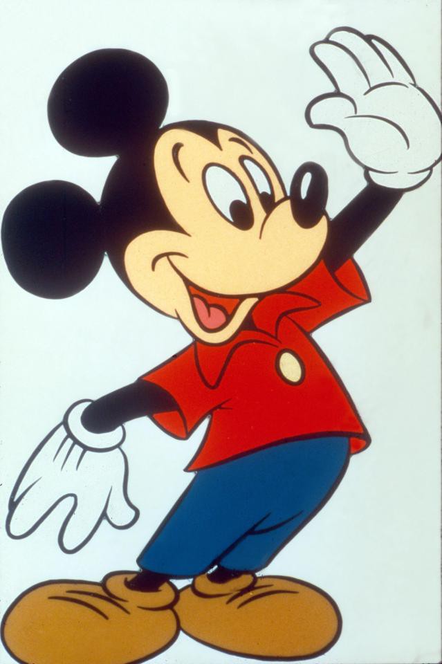 Chết cười với kiểu tóc... chuột Mickey của sao Man Utd - Ảnh 2.