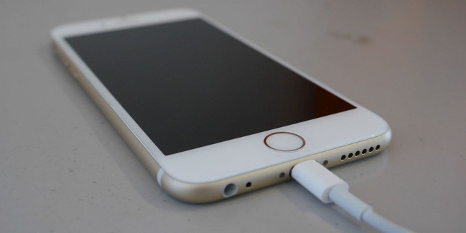 Chuyên gia công nghệ cho biết tính năng sạc không dây mới của iPhone đã khiến pin chai nhanh hơn bình thường - Ảnh 4. Chuyên gia công nghệ cho biết tính năng sạc không dây mới của iPhone đã khiến pin chai nhanh hơn bình thường - Ảnh 4.