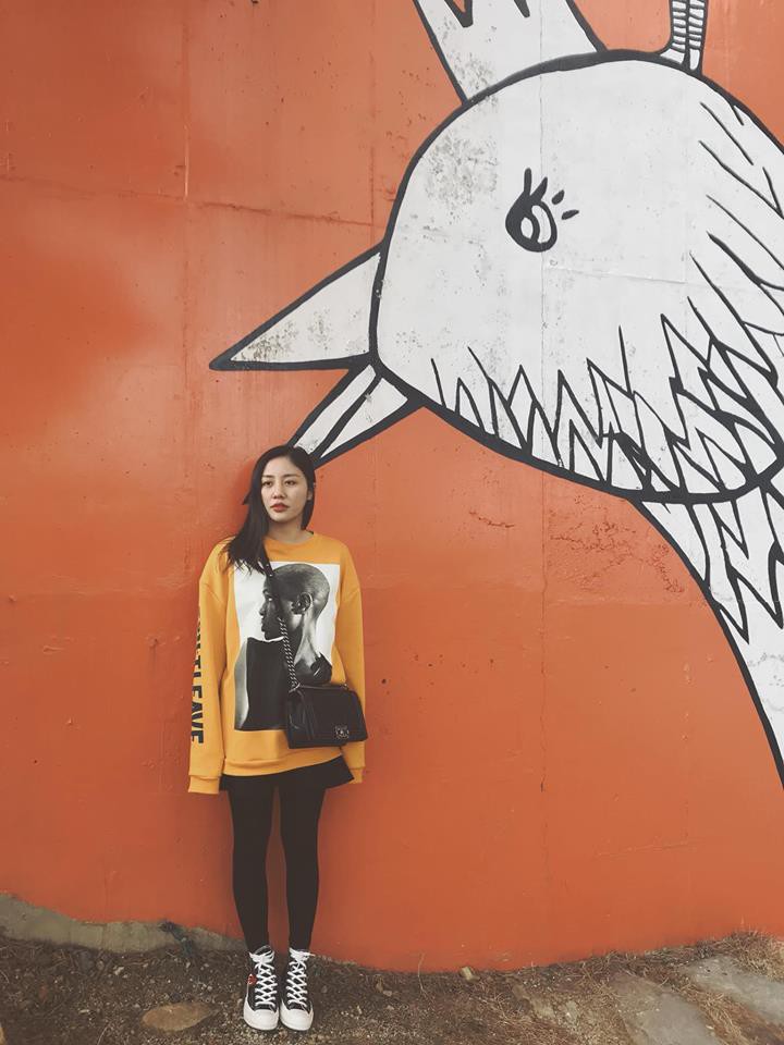 Street style sao tháng 3 báo hiệu màu vàng đang là hot trend khi Chi Pu, Hương Tràm, Văn Mai Hương... đều chọn mặc - Ảnh 4. Street style sao tháng 3 báo hiệu màu vàng đang là hot trend khi Chi Pu, Hương Tràm, Văn Mai Hương... đều chọn mặc - Ảnh 4.