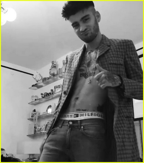 Đen như Zayn Malik, cứ xăm hình người yêu là nàng bay theo mây gió - Ảnh 1.