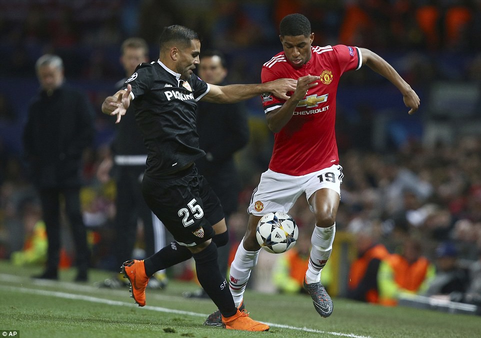 Man Utd nhạt nhòa, bị đá văng khỏi Champions League - Ảnh 3. Man Utd nhạt nhòa, bị đá văng khỏi Champions League - Ảnh 3.