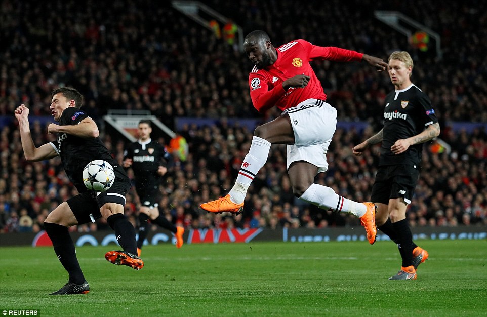 Man Utd nhạt nhòa, bị đá văng khỏi Champions League - Ảnh 8. Man Utd nhạt nhòa, bị đá văng khỏi Champions League - Ảnh 8.