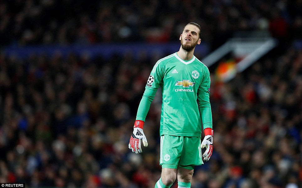 Man Utd nhạt nhòa, bị đá văng khỏi Champions League - Ảnh 9. Man Utd nhạt nhòa, bị đá văng khỏi Champions League - Ảnh 9.