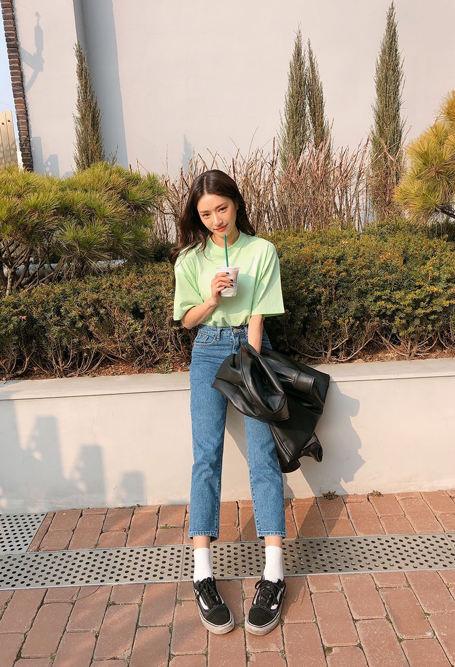 Sắm gì thì sắm, tủ đồ của bạn nên có đủ 4 kiểu quần jeans này để không bao giờ phải lo không có gì để mặc - Ảnh 11. Sắm gì thì sắm, tủ đồ của bạn nên có đủ 4 kiểu quần jeans này để không bao giờ phải lo không có gì để mặc - Ảnh 11.