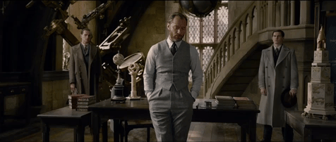 Hiệu trưởng Dumbledore Jude Law cực bảnh thả thính tung tóe ngay trailer “Fantastic Beasts 2” - Ảnh 4.